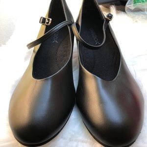 Capezio jazz shoe